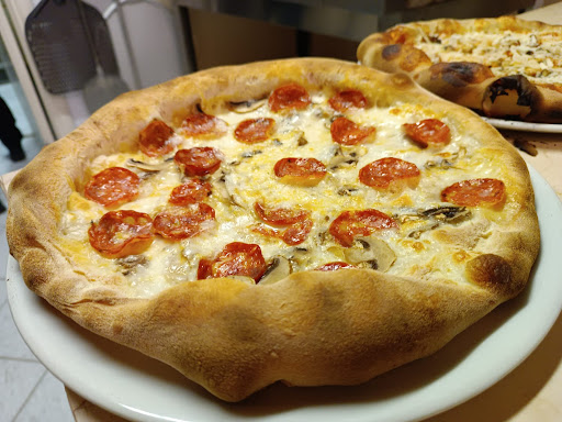 Pizzeria La Piazzetta in Carmiano, Provincia di Lecce