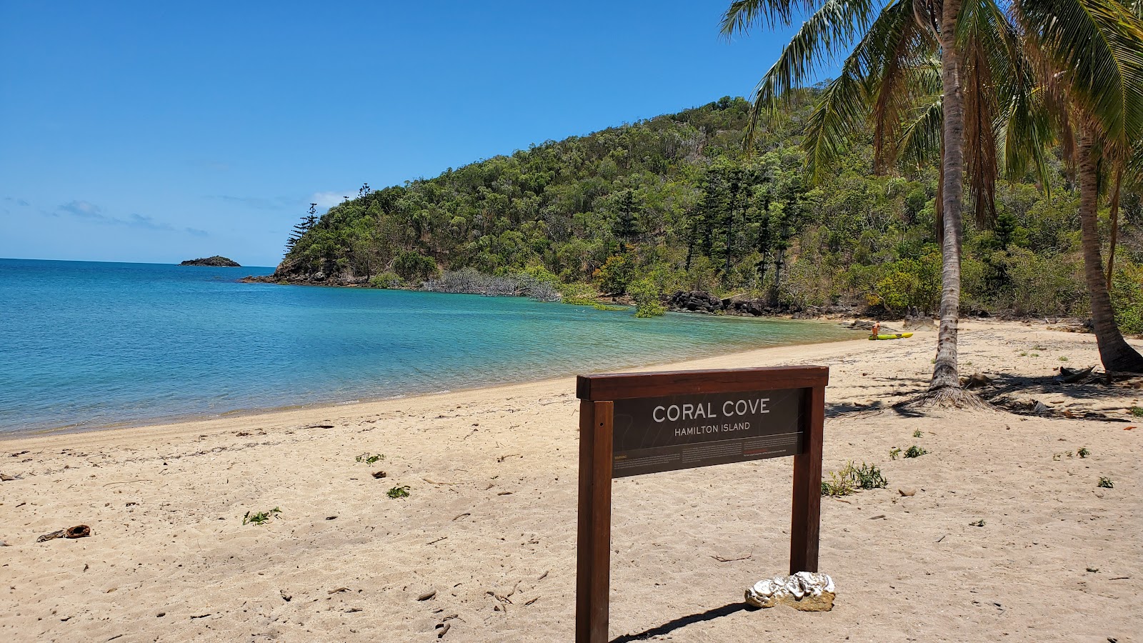 Coral Cove Beach的照片 带有碧绿色纯水表面