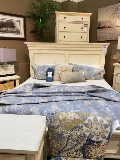 Furniture Store «Ashley HomeStore», reviews and photos, 5871 Crossroads Cir, Falls Church, VA 22041, USA