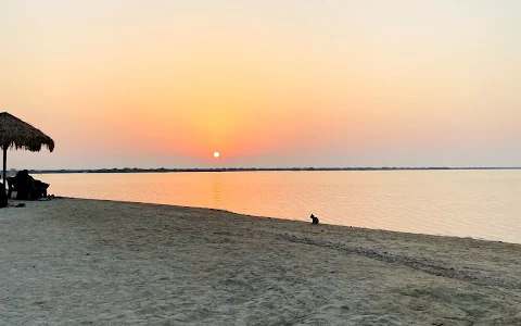 Al Thakeera Beach image
