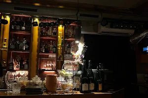 QUBE Wein & Bar image