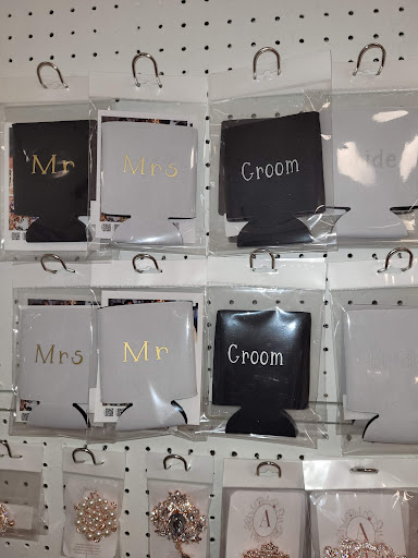 Shopping Mall «Town Peddler Craft and Antique Mall», reviews and photos, 35323 Plymouth Rd, Livonia, MI 48150, USA