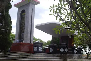 The Grave of Huỳnh Thúc Kháng image