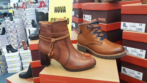 Stores to buy women's cowboy boots Oporto