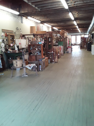 Antique Store «National Road Antique Mall», reviews and photos, 39 W Main St, Cambridge City, IN 47327, USA