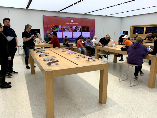 Computer Store «Apple Woodland», reviews and photos, 3195 28th St SE, Grand Rapids, MI 49512, USA