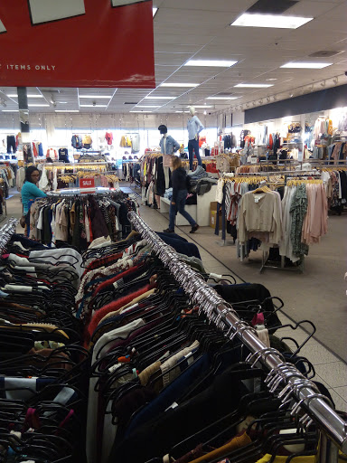 Clothing Store «Forever 21», reviews and photos, 8155 Arroyo Cir #1, Gilroy, CA 95020, USA