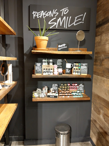 Cosmetics Store «LUSH», reviews and photos, 1961 Chain Bridge Rd, McLean, VA 22102, USA