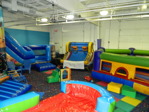 Party Equipment Rental Service «Hoppity Hop Inflatables», reviews and photos, 143 New Shackle Island Rd, Hendersonville, TN 37075, USA