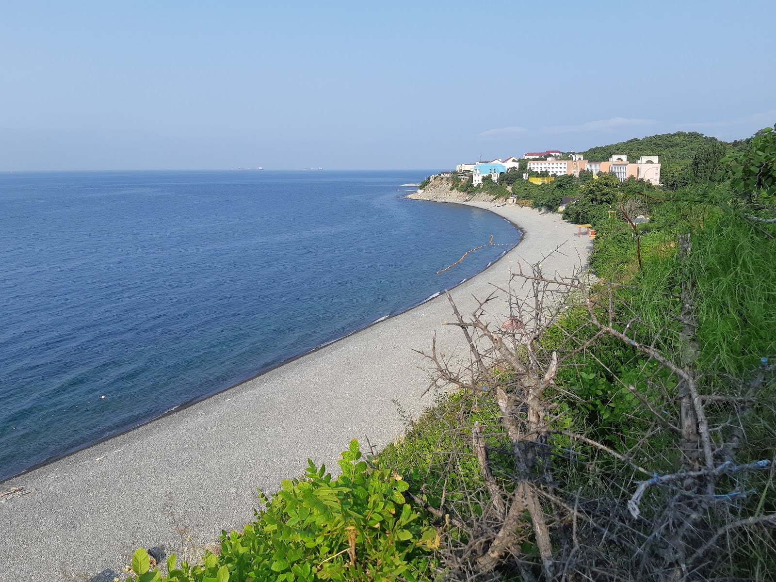 Fotografija Plyazh Lukomorie z sivi kamenček površino