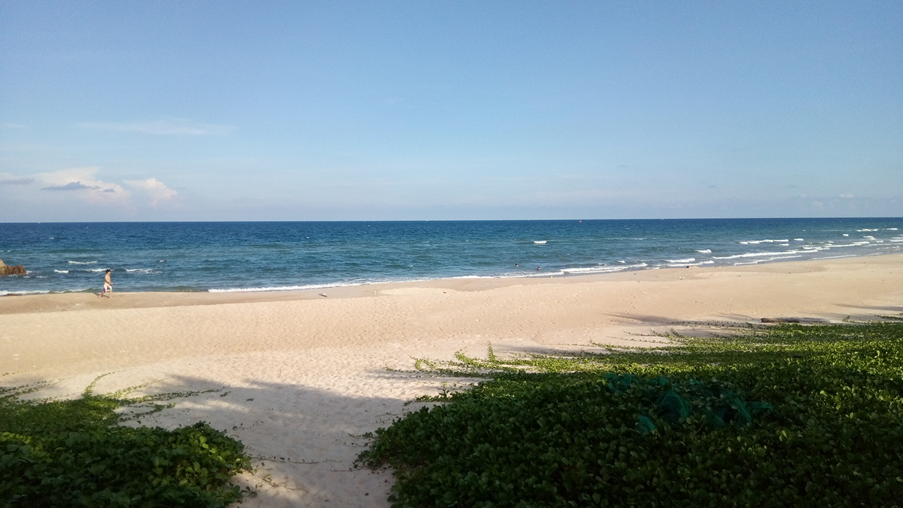 Φωτογραφία του Pho Hien beach με ευρύχωρη ακτή