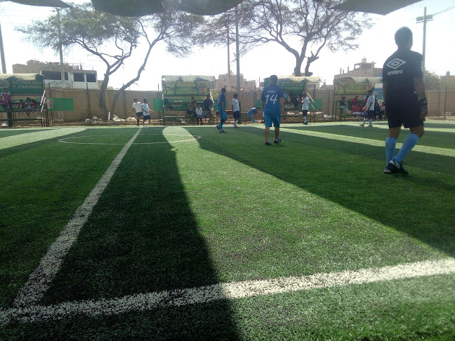 Cancha De Futbol "Colegio Juan Tomis Stack" - Campo de fútbol