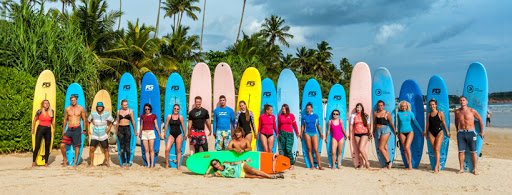 Школы серфинга, серф туры и кемпы | Let's surf!