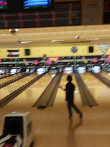 Sports Bar «Crown Lanes Bowling Center & Sports Bar», reviews and photos, 2325 S Federal Blvd, Denver, CO 80219, USA