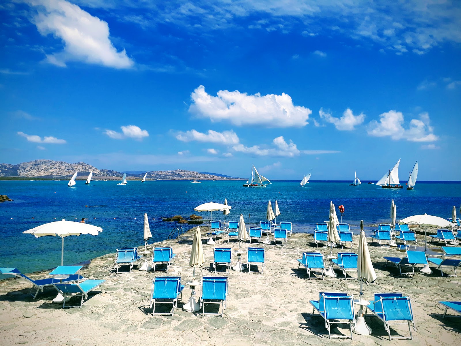 Foto von Porto dell'Ancora Beach mit rocky shore Oberfläche