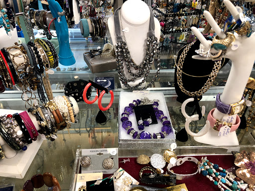 Thrift Store «The Shelter Options Shoppe», reviews and photos, 968 2nd Ave N, Naples, FL 34102, USA