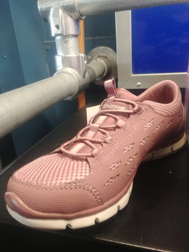 Shoe Store «SKECHERS Factory Outlet», reviews and photos, 8460 Gulf Fwy, Houston, TX 77017, USA