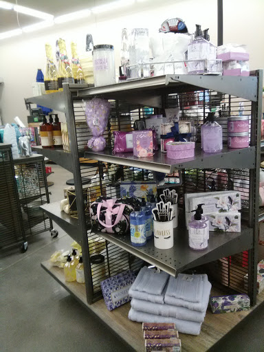 Home Goods Store «Tuesday Morning», reviews and photos, 1725 N Dysart Rd, Avondale, AZ 85392, USA