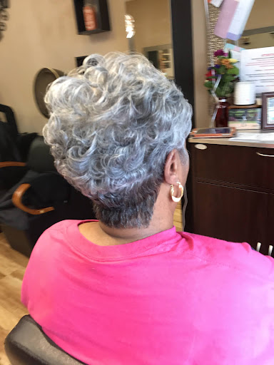 Beauty Salon «Studio 78 Unisex Hair Salon and Beauty Suites», reviews and photos, 1780 S Nova Rd #10&11, South Daytona, FL 32119, USA