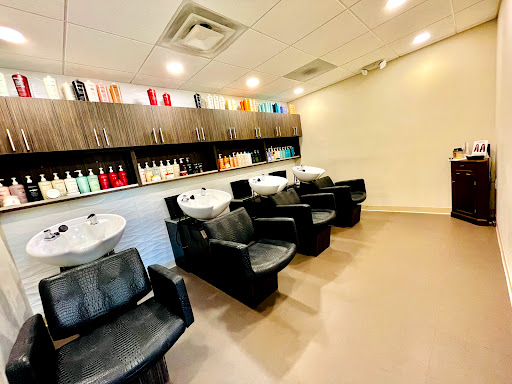 Hair Salon «Lunatic Fringe Salon Sharonville», reviews and photos, 11051 Reading Rd, Sharonville, OH 45241, USA