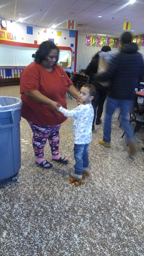 Roller Skating Rink «Bonaventure Always Family Friendly Skating Center And Birthday Parties», reviews and photos, 24505 Halsted Rd, Farmington Hills, MI 48335, USA