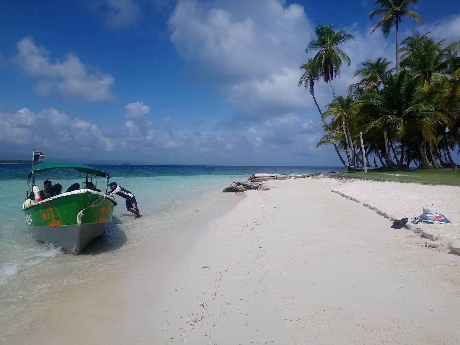Fotografie cu Isla Cayos Beach cu nivelul de curățenie înalt