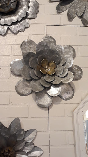 Antique Store «Logan Village Mall», reviews and photos, 977 Logan St, Noblesville, IN 46060, USA