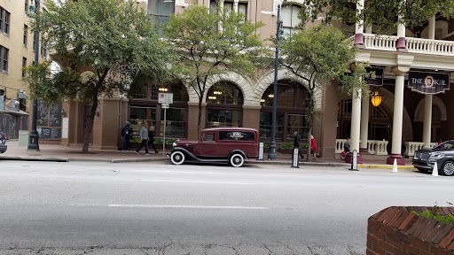 Donut Shop «Voodoo Doughnut», reviews and photos, 212 E 6th St, Austin, TX 78701, USA