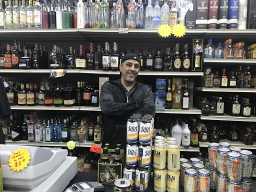 Liquor Store «Division Street Liquors», reviews and photos, 1759 W Division St, Chicago, IL 60622, USA