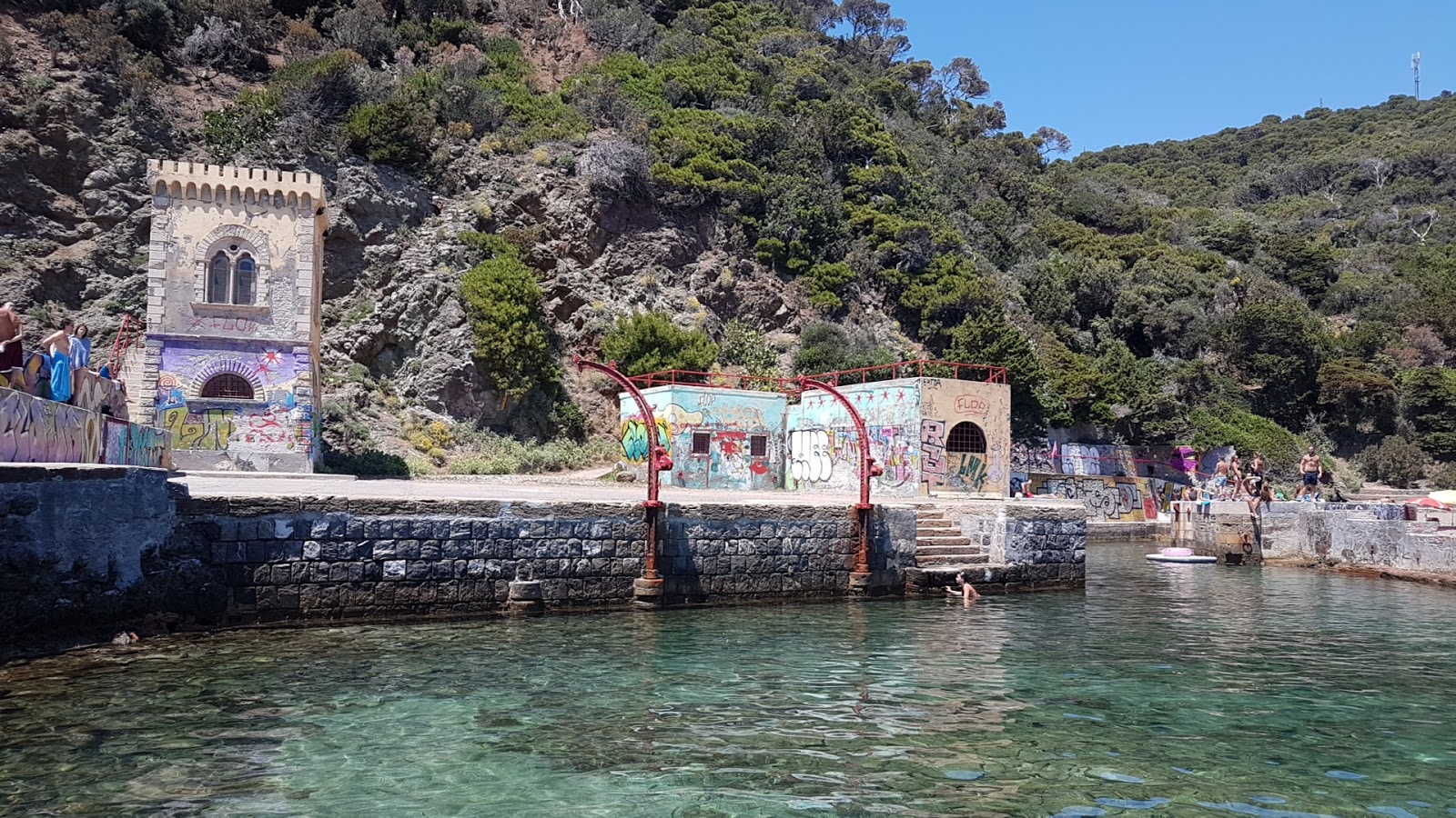 Photo de Spiaggia del Sonnino avec micro baie