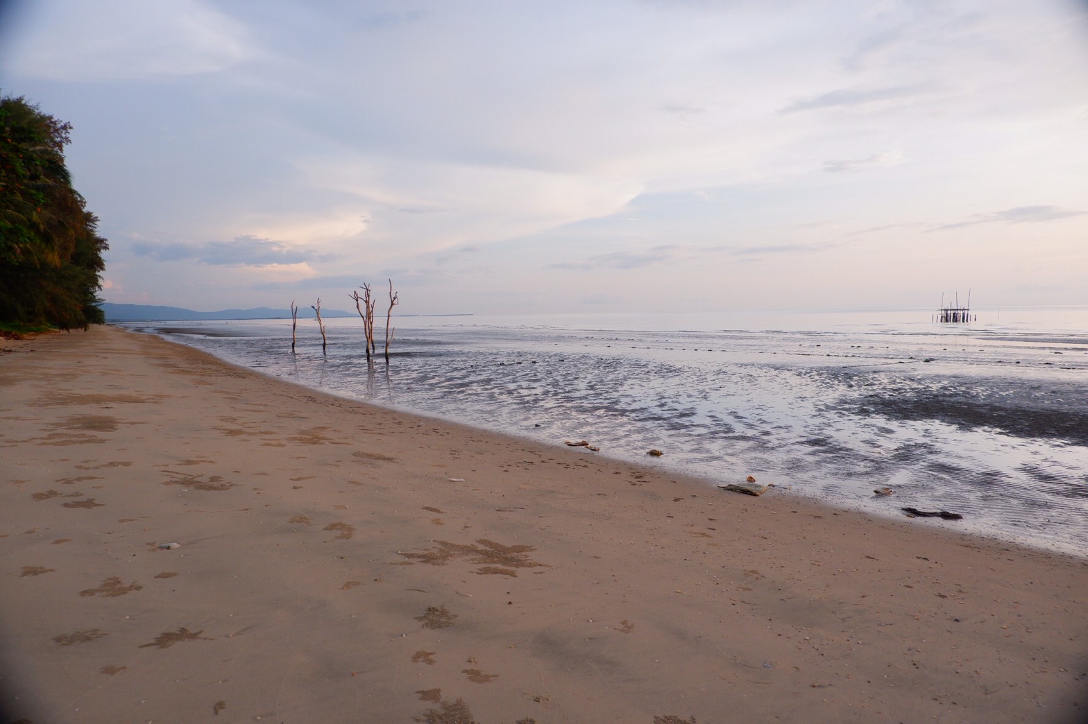 Foto de Angel's Beach - lugar popular entre los conocedores del relax