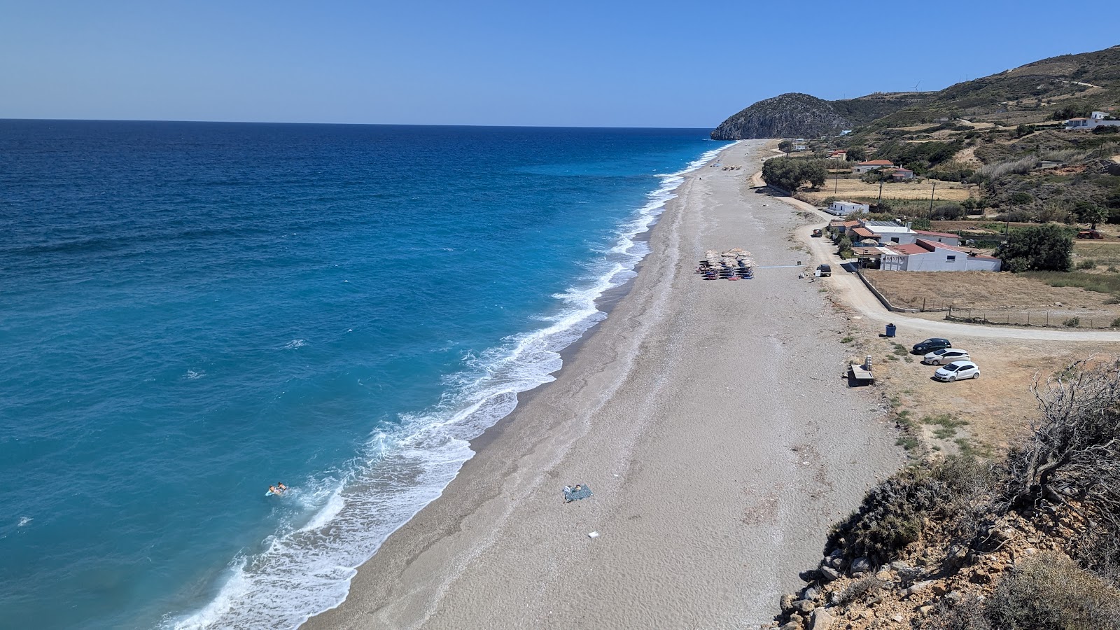 Foto di Agios Merkourios Beach con una superficie del sabbia grigia e ciottoli