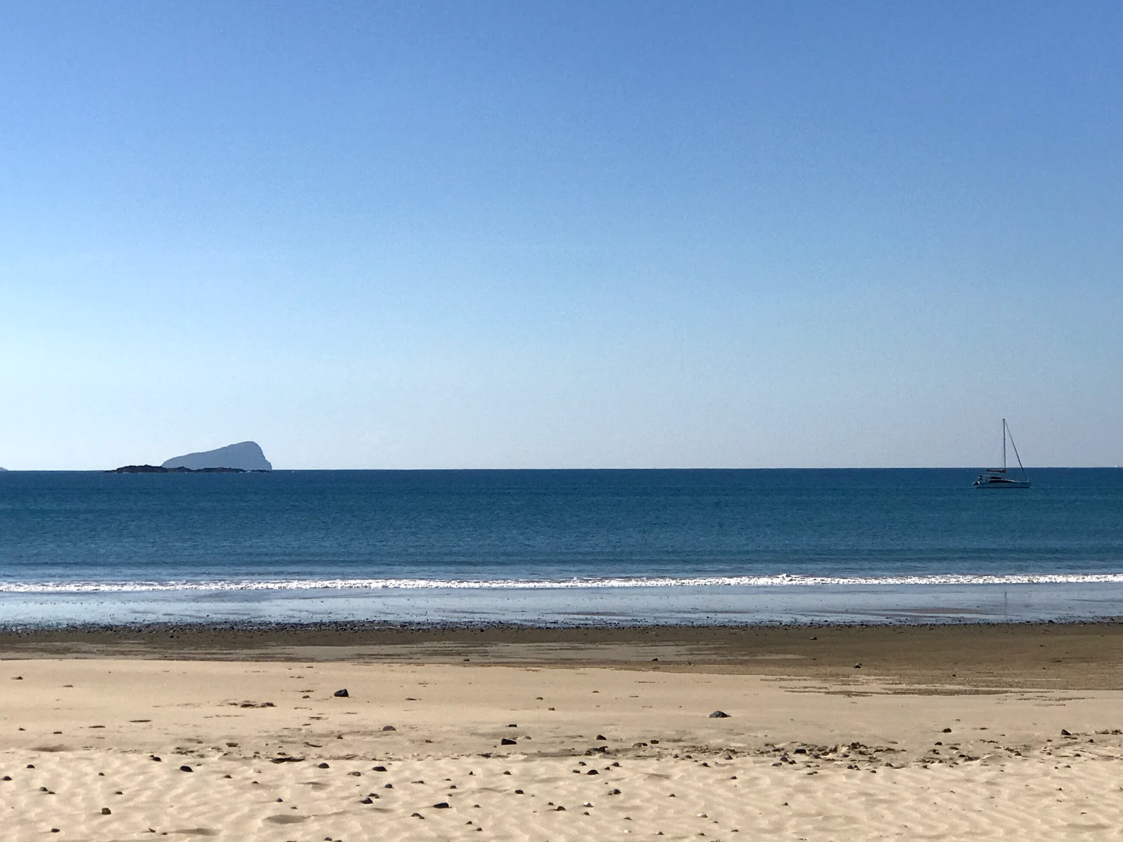Fotografie cu Fresh Water Bay Hut Beach zonă sălbatică