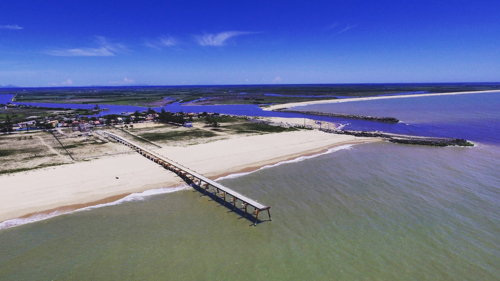 Barra do Furado'in fotoğrafı düz ve uzun ile birlikte