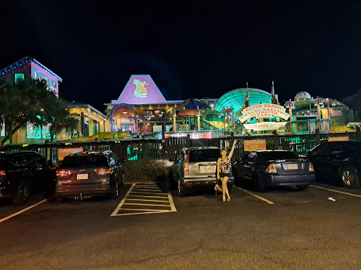 Restaurant «Fudpuckers Beachside Bar & Grill», reviews and photos, 20001 Emerald Coast Pkwy, Destin, FL 32541, USA