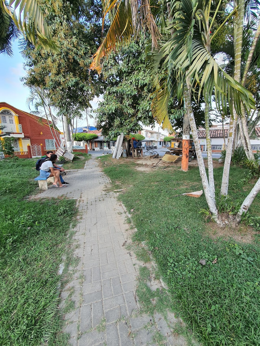 Monumento A La Virgen Maria Parque De La Paz