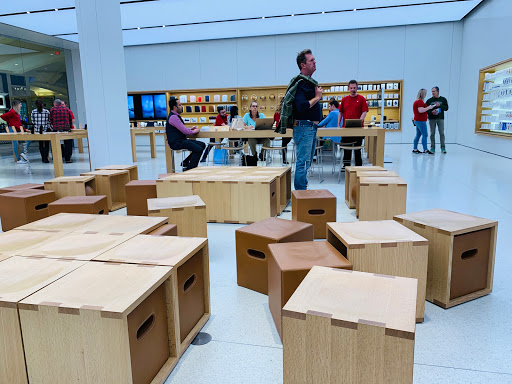 Computer Store «Apple The Oaks», reviews and photos, 432 W Hillcrest Dr, Thousand Oaks, CA 91360, USA