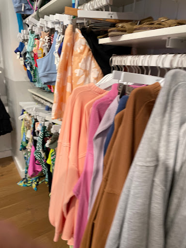 Clothing Store «AEO & Aerie Store», reviews and photos, 825 Dulaney Valley Rd #116, Towson, MD 21204, USA