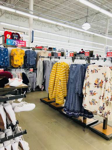 Clothing Store «Old Navy», reviews and photos, 141 Tuckahoe Rd, Sewell, NJ 08080, USA