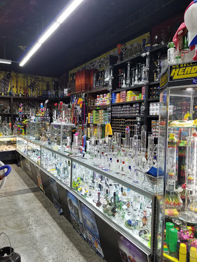 Vaporizer Store «Main Smoke Shop KC | Vape Shop», reviews and photos, 3429 Main St, Kansas City, MO 64111, USA