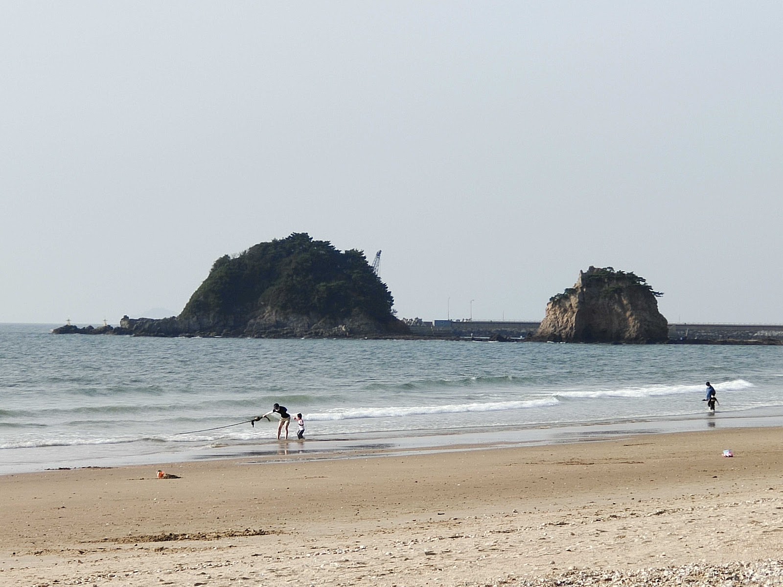 Foto van Kkotji Beach met turquoise puur water oppervlakte