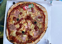 Pepperoni du Pizzas à emporter Santi'Pizza au feu de bois à Garons - n°3