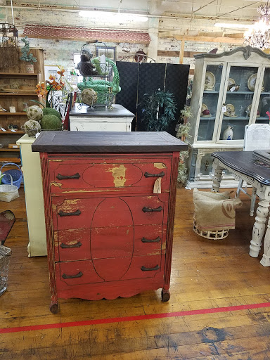 Antique Furniture Store «Jarfly Antique Market», reviews and photos, 47 Railroad Ave, Jefferson, GA 30549, USA