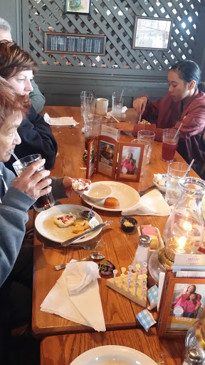 American Restaurant «Cracker Barrel Old Country Store», reviews and photos, 1395 Ford St, Maumee, OH 43537, USA