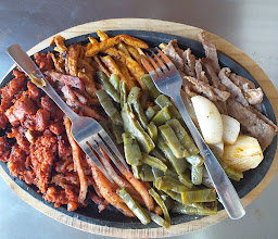 TACOS Y MICHELADAS \