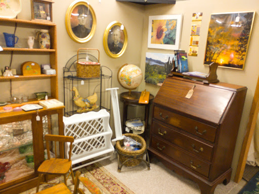 Carriage Place Crafts & Antiques Co-op image 3