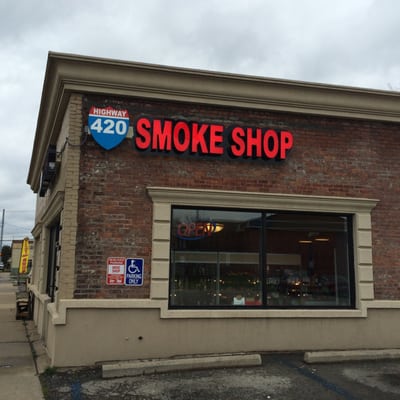 Highway 420 Smoke Shop, 1480 Southfield Rd, Lincoln Park, MI 48146, USA, 