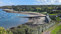 Plage de Lanveoc'in fotoğrafı dağlarla çevrili