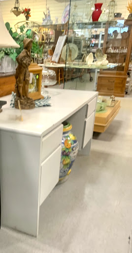 Thrift Store «Second Impressions Upscale Thrift Store», reviews and photos, 3750 S Westnedge Ave, Kalamazoo, MI 49008, USA