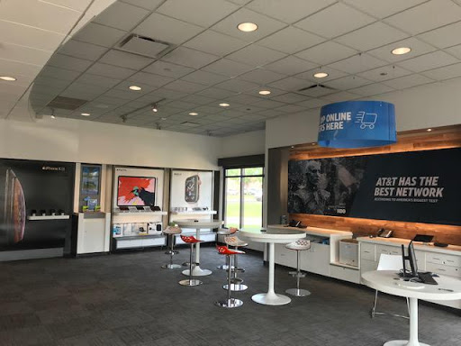 Cell Phone Store «AT&T», reviews and photos, 1966 W Broadway Ave, Forest Lake, MN 55025, USA